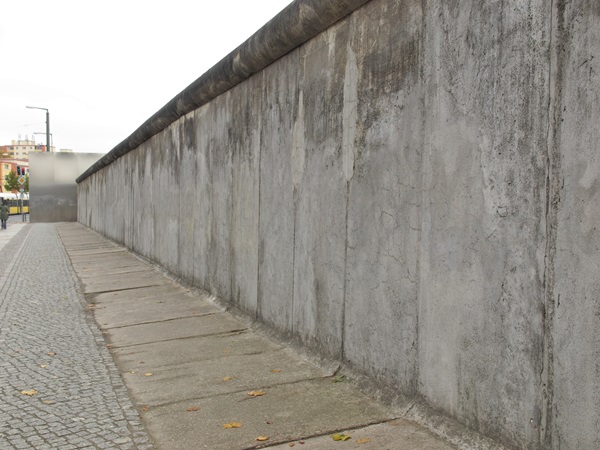 Beton jako trwały i odporny materia w konstrukcjach murów oporowych